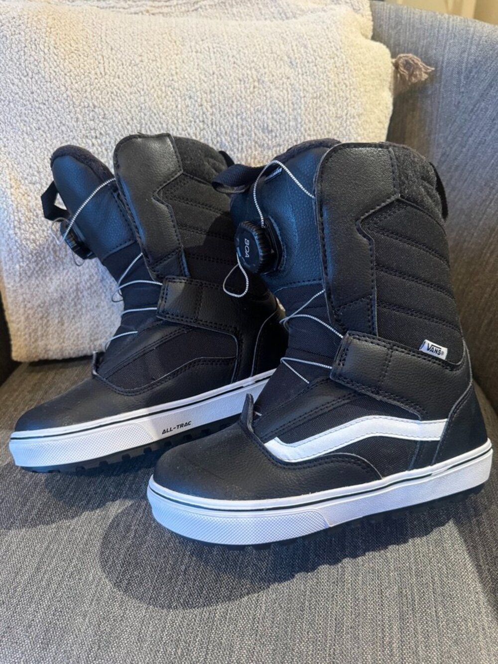 Vans Juvie Kids Snowboard Boots Sz 3 Black BOA